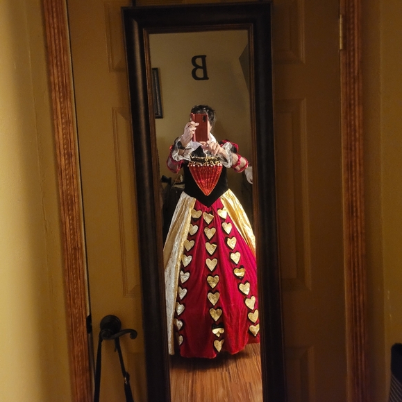 Red Queen/Queen of Hearts cosplay/costume - Picture 4 of 6